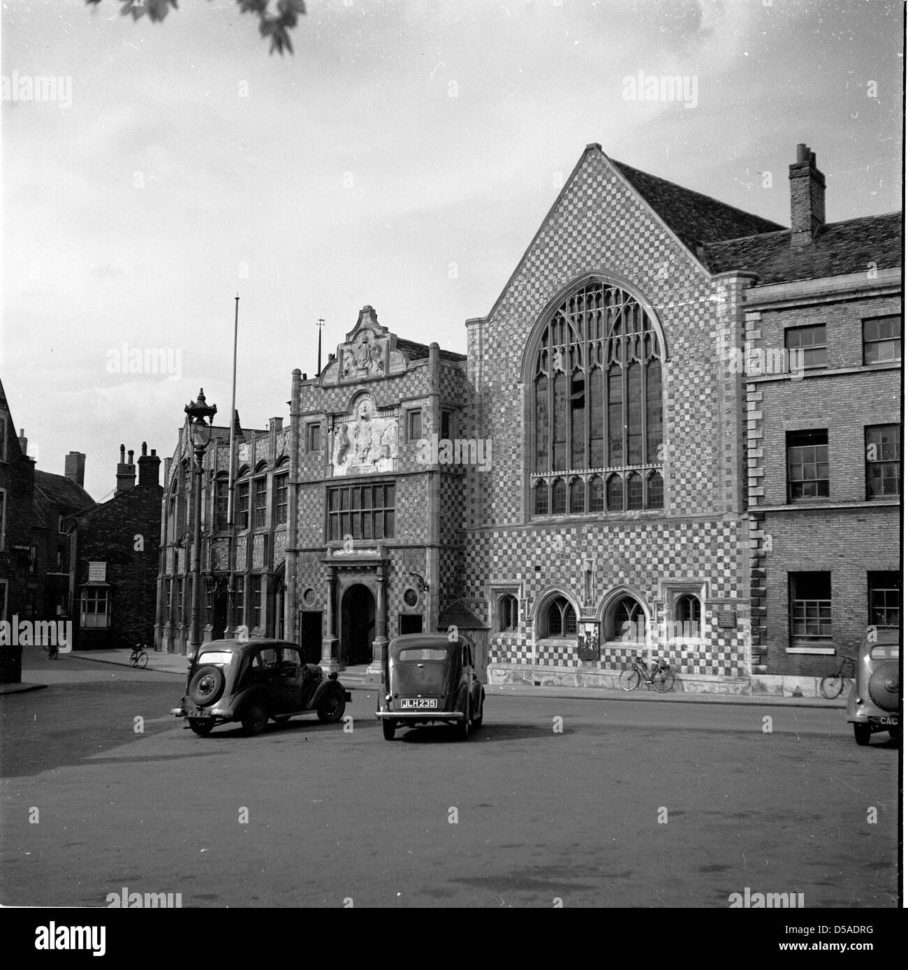 Historical 1950s. Stratford upon Avon. Street scene with old cars Stock Photo Alamy