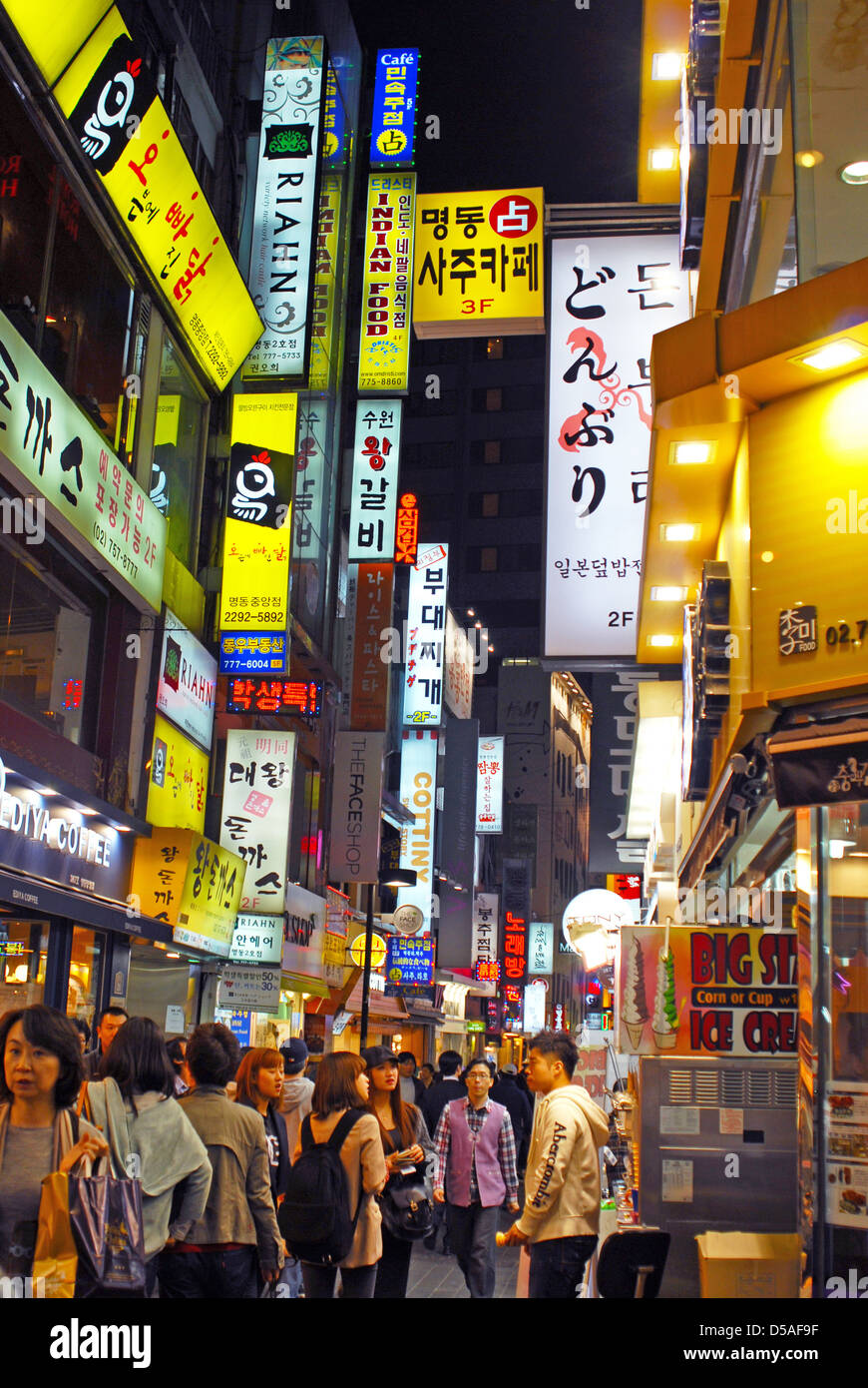 Shoppers and nightlife among the streets of Myeongdong, Seoul, South Korea Stock Photo