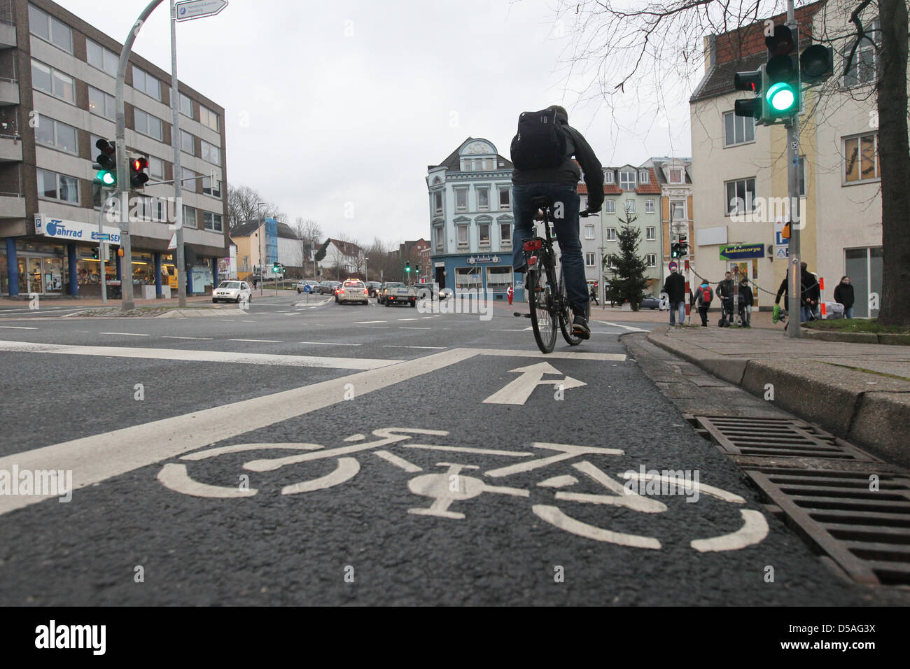 Cycle lane and cyclist hi-res stock photography and images - Alamy