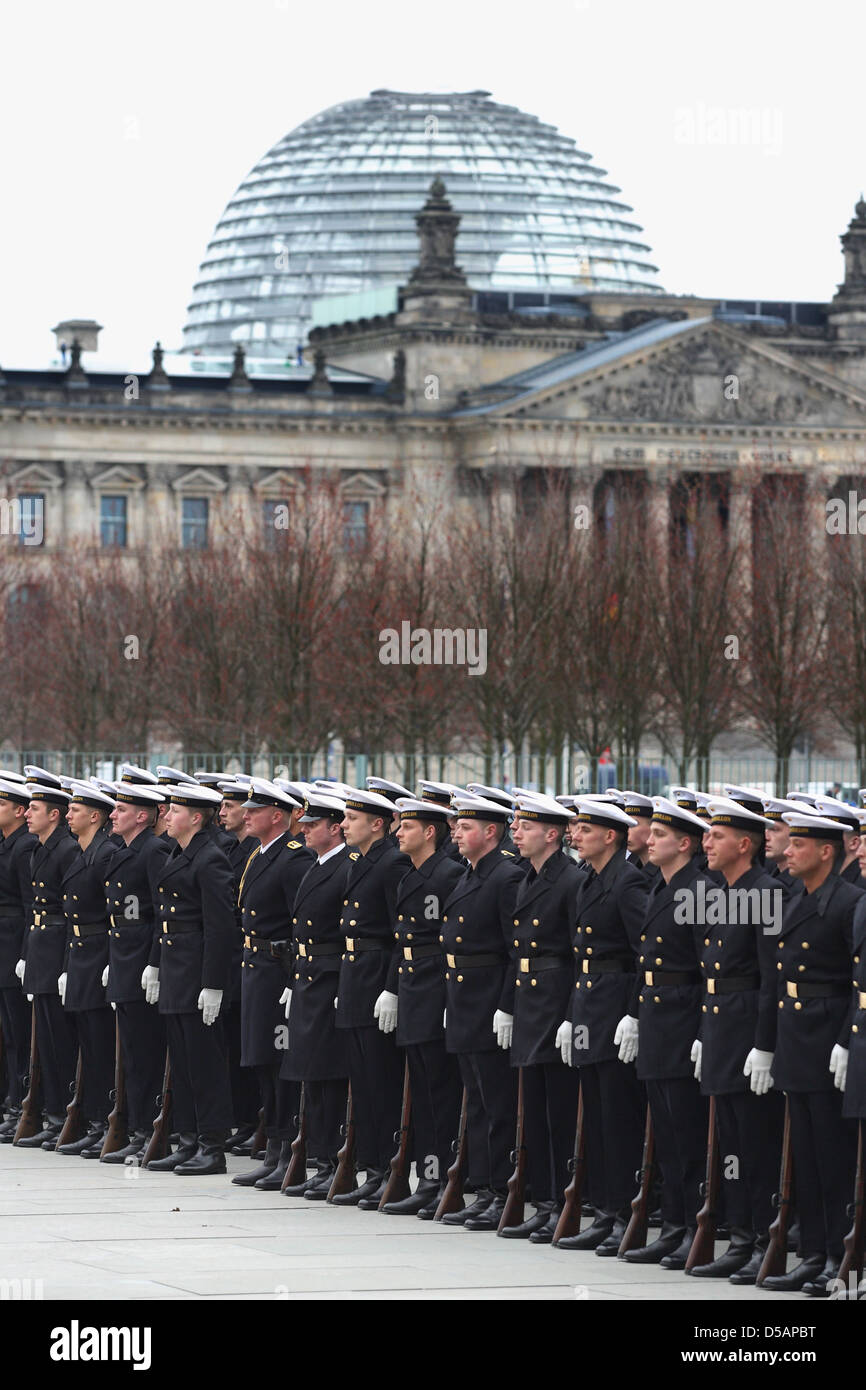 Military honors detail hi-res stock photography and images - Alamy