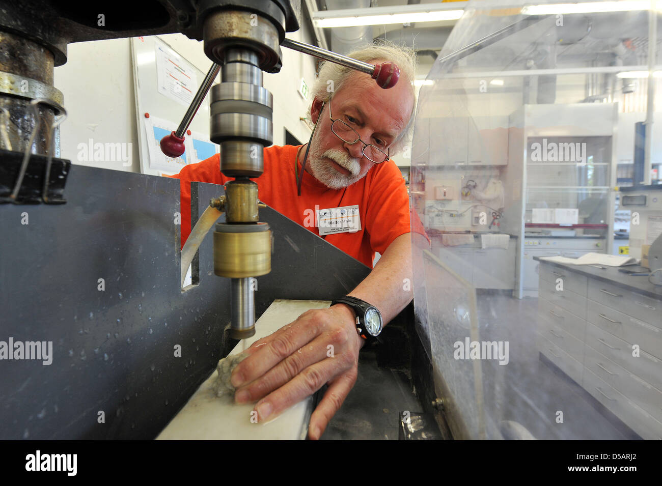 Walter Hale, employee of the oceanic drilling programme (IOPD) of the Great Barrier Reef at Australias coast, tests corals drills at the Centre for Marine Environmental Studies in Bremen, Germany, 09 July 2010. Scientists opened up fossil corals in a depth of 200 metres. The drill core are supposed to inform about the sea-level rise of the last ice age. Photo: Michael Bahlo Stock Photo