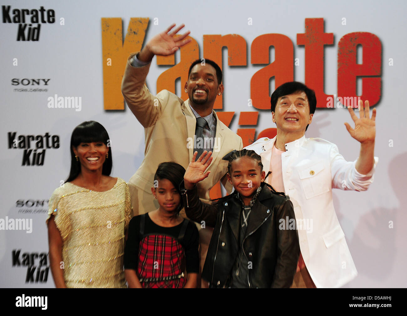 American actor Will Smith (L), his wife Jada Pinkett (front L-R), his daughter Willow, son Jaden and Hong Kong-born actor Jackie Chan pose on the red carpet at the premier of 'Karate Kid' in Berlin, Germany, 19 July 2010. The film will be shown in German cinemas starting 22 July 2010. Photo: Hannibal Hanschke Stock Photo