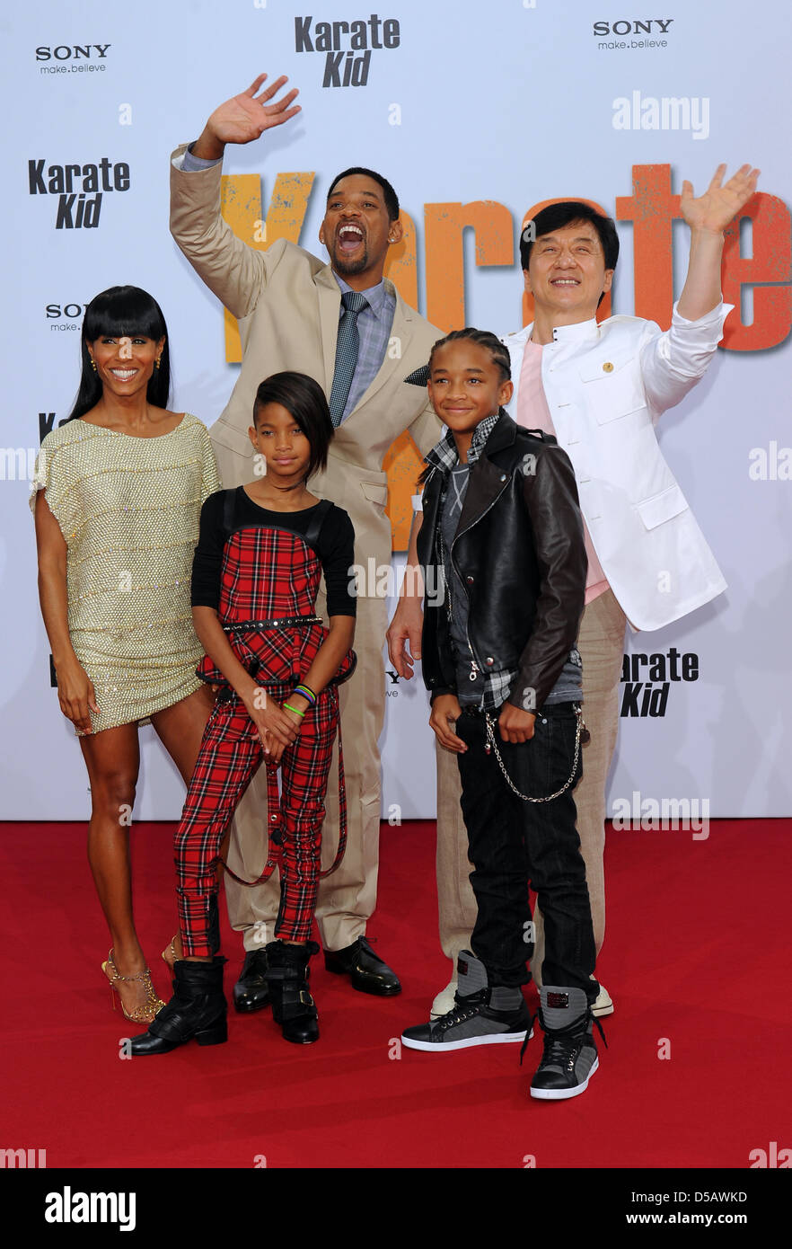American actor Will Smith (back), his wife Jada Pinkett (front L-R), his daughter Willow, son Jaden and Hong Kong-born actor Jackie Chan pose at the premier of 'Karate Kid' in Berlin, Germany, 19 July 2010. The film will be shown in German cinemas starting 22 July 2010. Photo: Jens Kalaene Stock Photo