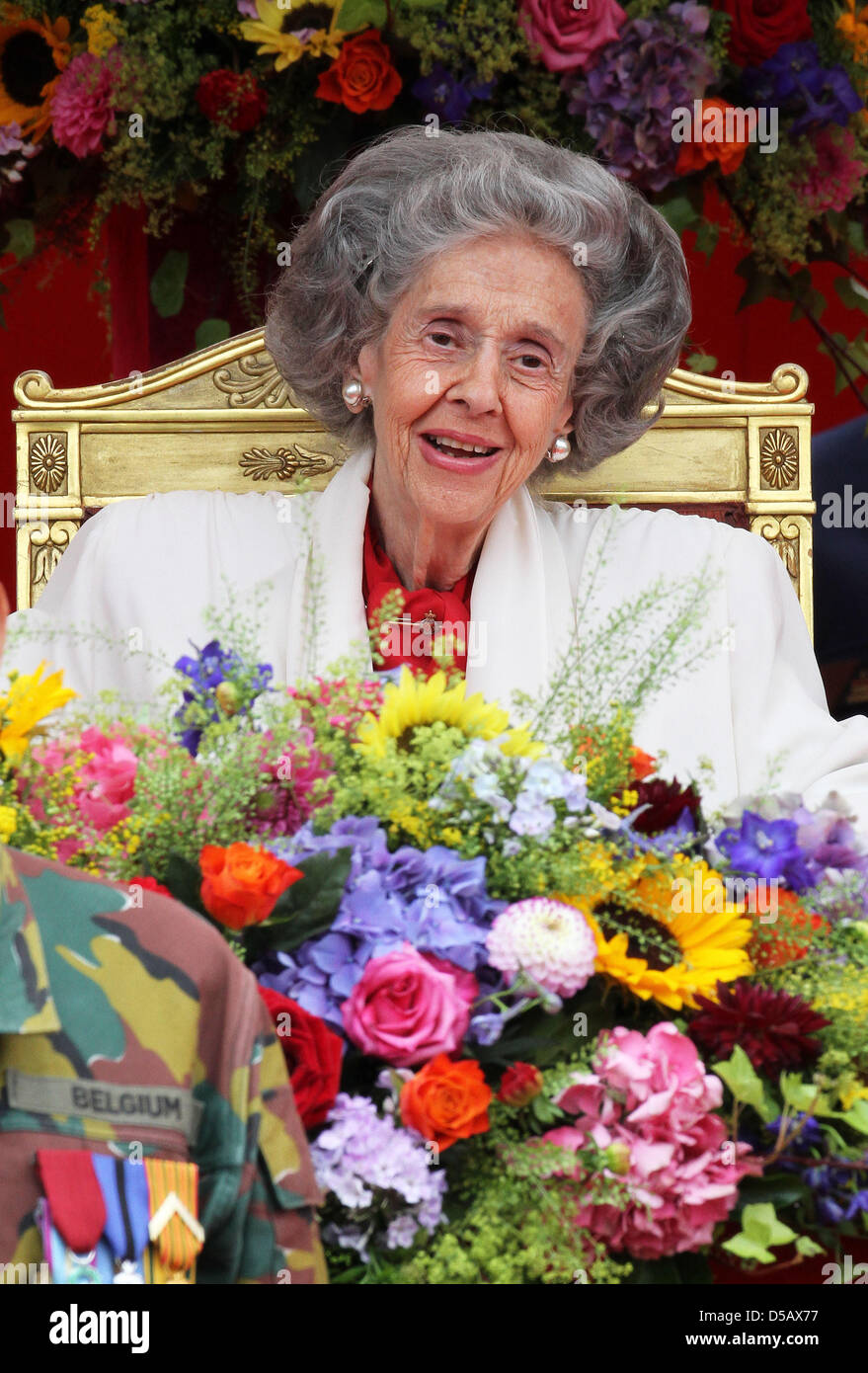 On the occasion of the Belgian National Day, Queen Fabiola of Belgium attends the military parade in Brussels, Belgium, 21 July 2010. Photo: Albert van der Werf  NETHERLANDS OUT Stock Photo