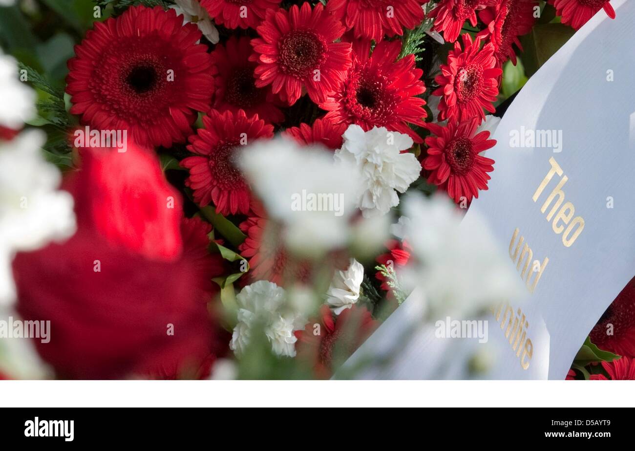 A floral wreath and a white ribbon with the inscription 'To Theo from his family' lie on the grave of Theo Albrecht in Essen, Germany, 28 July 2010. Albrecht, one of the two founders of the giant discount supermarket chain Aldi is dead. According to a press statement released by the company group 'Aldi North', Albrecht died in his birthplace Essen on Saturday 24 July at the age of  Stock Photo