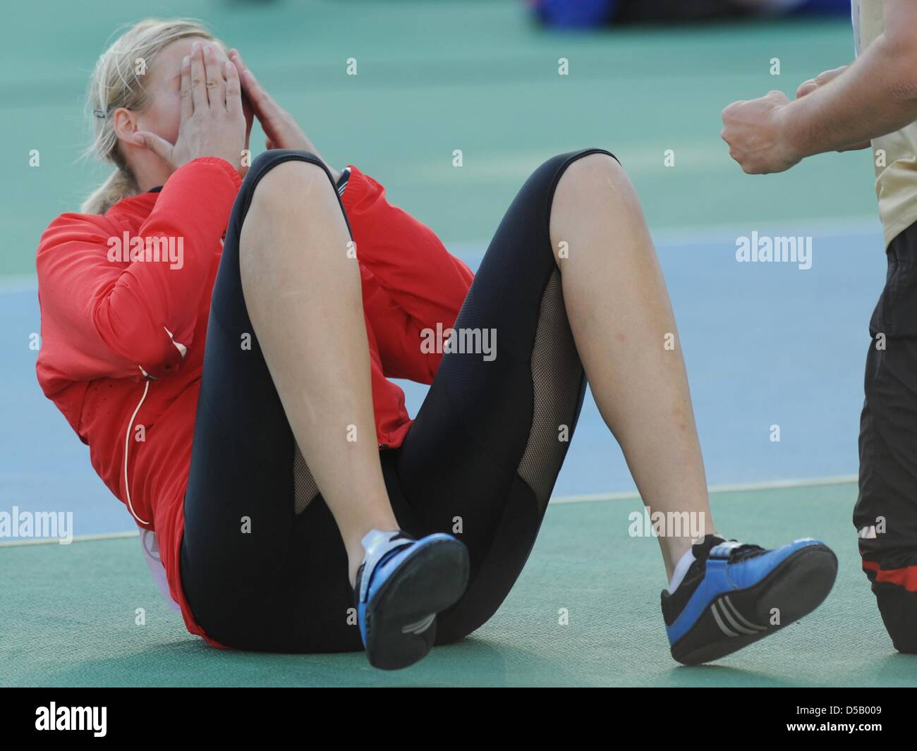 German Nadine Mueller prepares for her last attempt during the women's discus final at the European Athletics Championships in Barcelona, Spain, 28 July 2010. Photo: Rainer Jensen Stock Photo