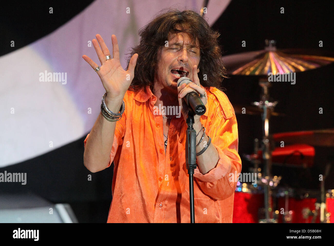 A handout picture taken on 28 July shows Kelly Hansen, singer of the band Foreigner, at their 'Can't Slow Down Tour 2010' in Bochum, Germany, July 28, 2010. Photo: Revierfoto Stock Photo