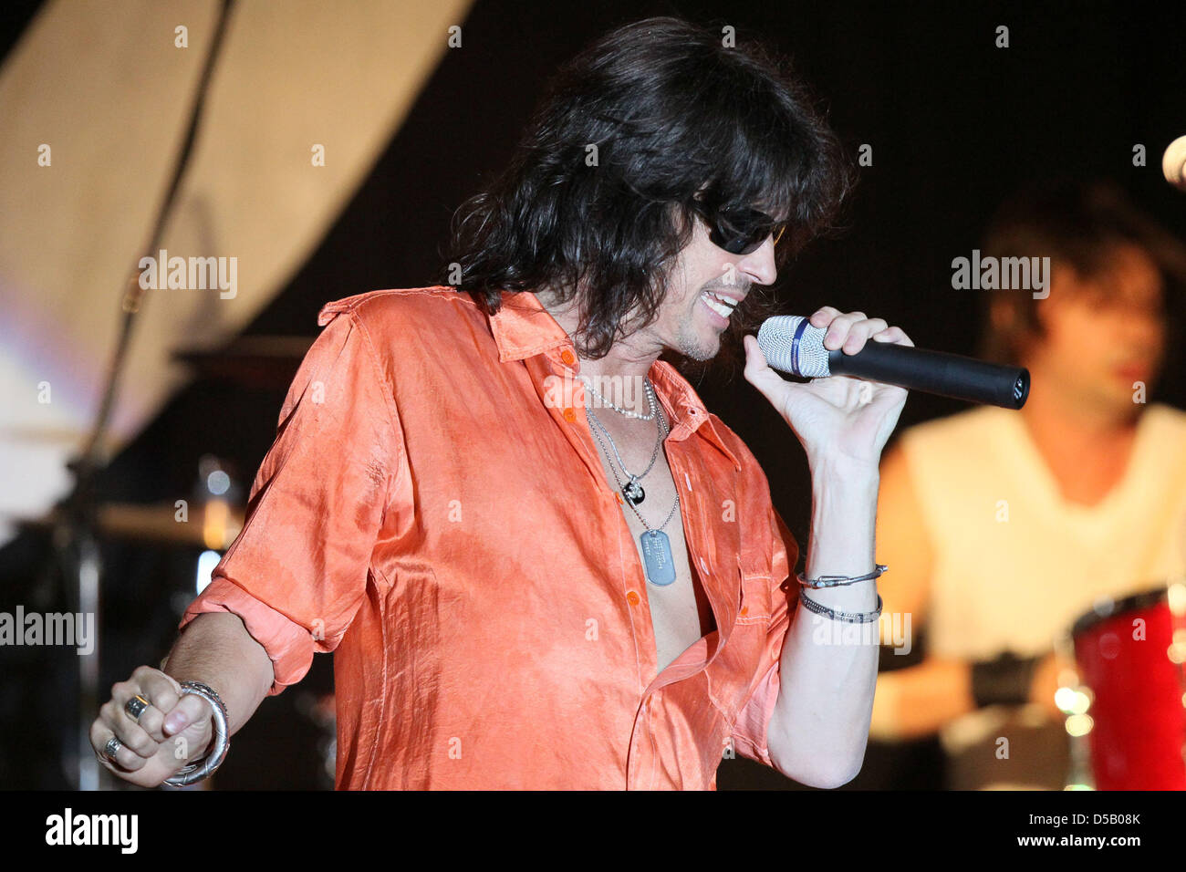 A handout picture taken on 28 July shows Kelly Hansen, singer of the band Foreigner, at their 'Can't Slow Down Tour 2010' in Bochum, Germany, July 28, 2010. Photo: Revierfoto Stock Photo