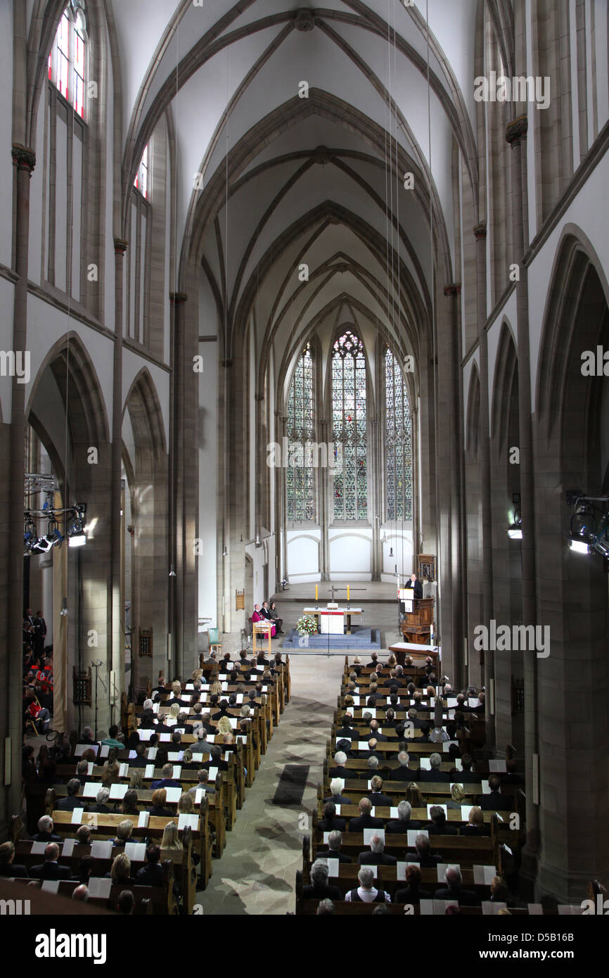 Oekomenischer Gottesdienst für die Opfer der Love-Parade Veranstaltung in der Duisburger Salvatorkirche. (Foto: Uta Wagner/Staatskanzlei NRW) Stock Photo