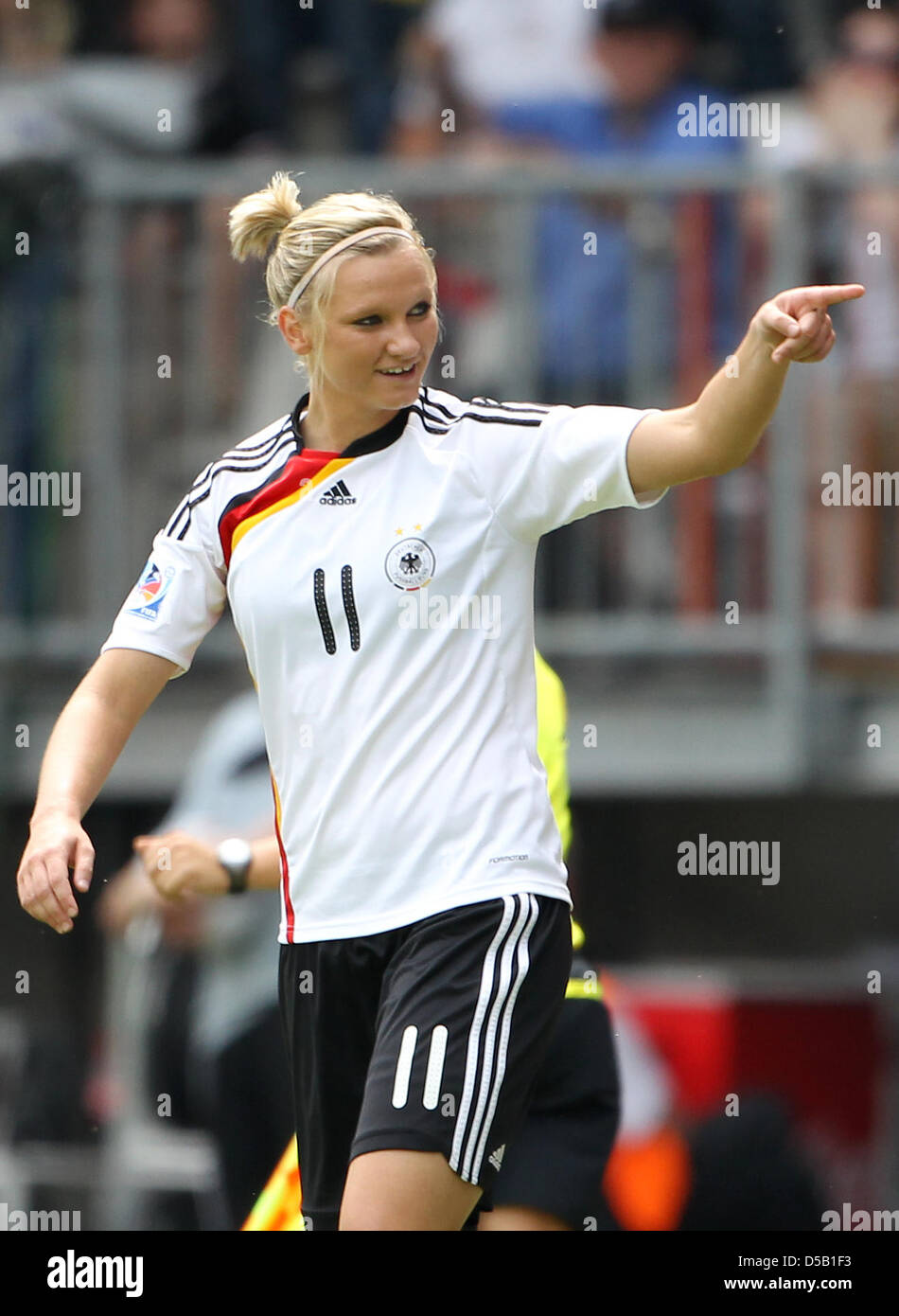 German goal scorer Alexandra Popp (M) celebrates her 0-1 goal during the finale of the FIFA Women's World Cup in Bielefeld, Germany, 1 August 2010. Photo: FRISO GENTSCH Stock Photo