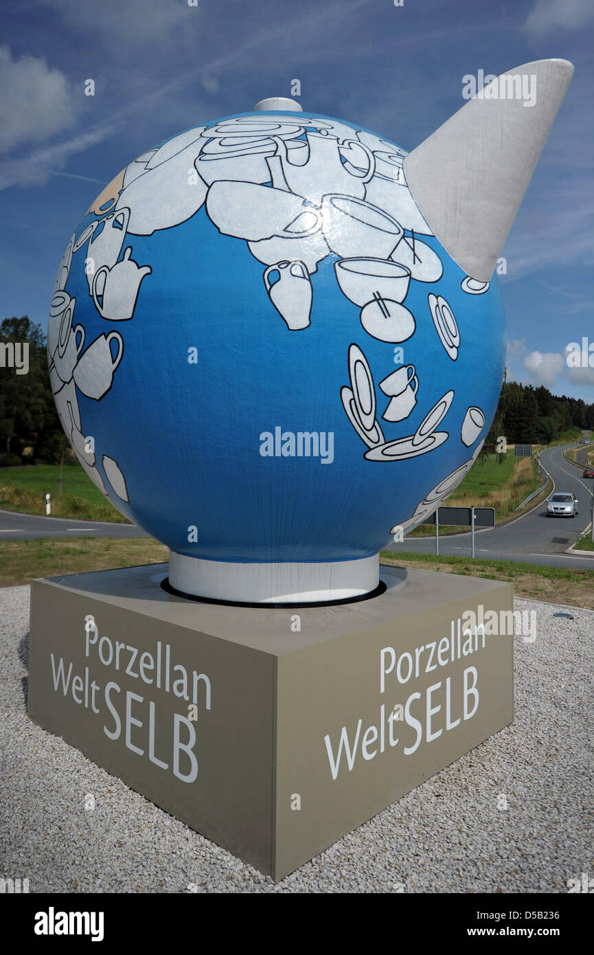 The new landmark of the city of Selb stands on a traffic island in Selb, Germany, 2 August 2010. The blue teapot in the shape of a globe stands near the motorway exit Selb-North on 93 via Regensburg-Hof. Mayor Kreil sees it as a symbol for the poularity of Selb china all over the world. Photo: David Ebener Stock Photo