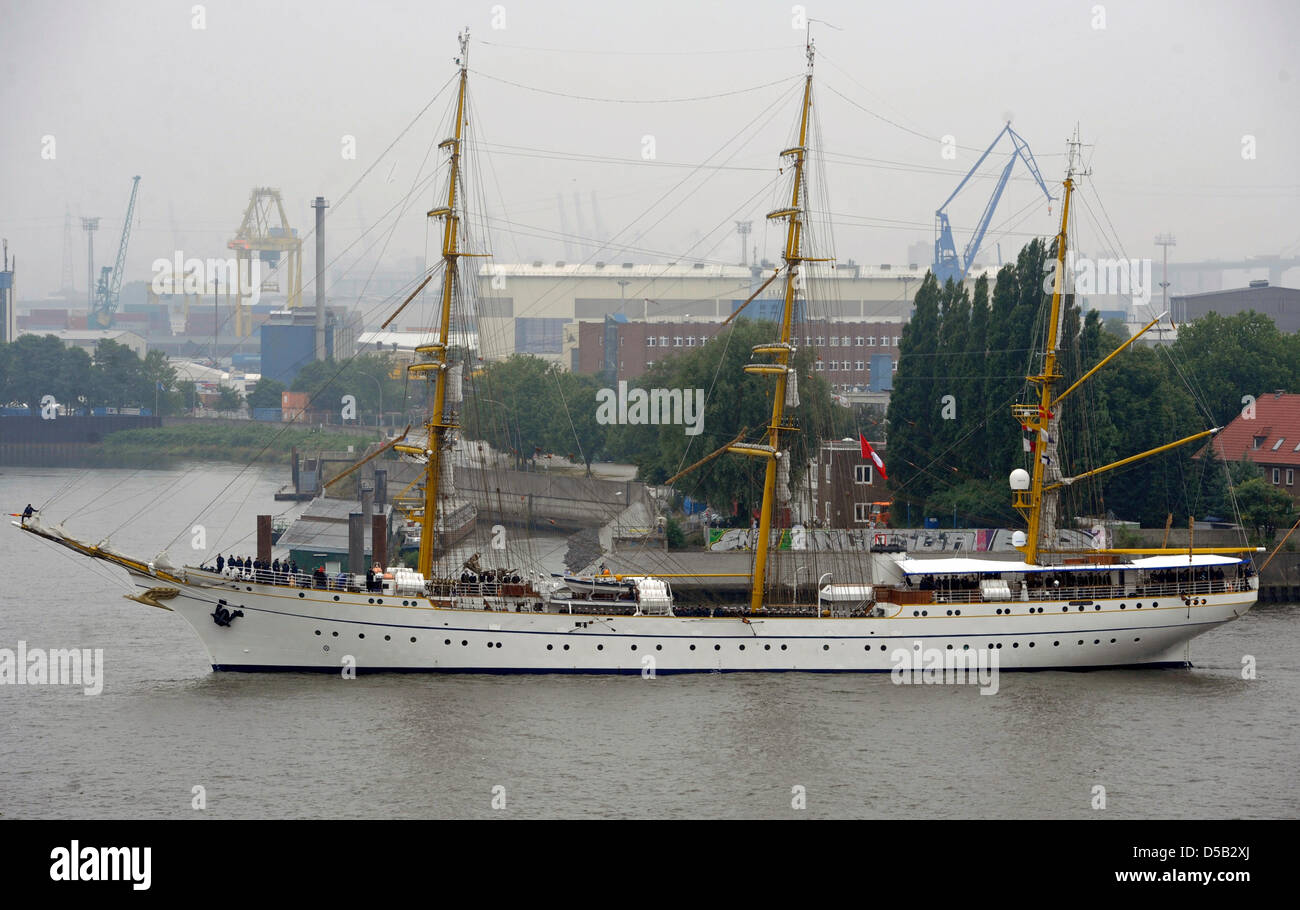 German navy training sailing ship 'Gorch Fock' enters port as it passes by the Blohm and Voss shipyard and the pier in Hamburg, Germany, 05 August 2010. The ship will leave for South America on 20 August 2010. Photo: Fabian Bimmer Stock Photo