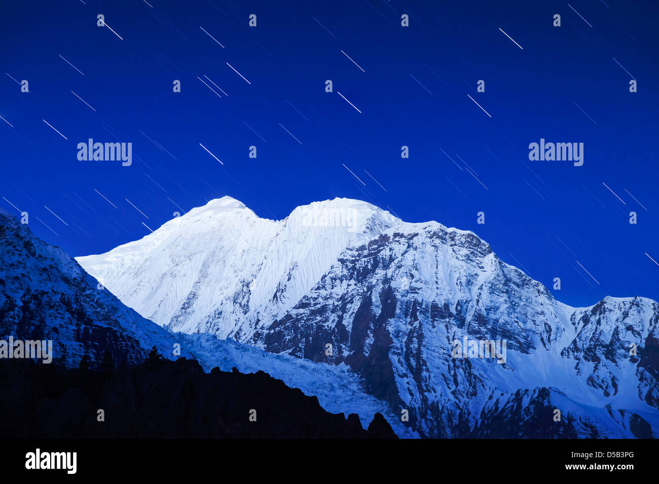 Mountain and star trails on the night sky Stock Photo - Alamy