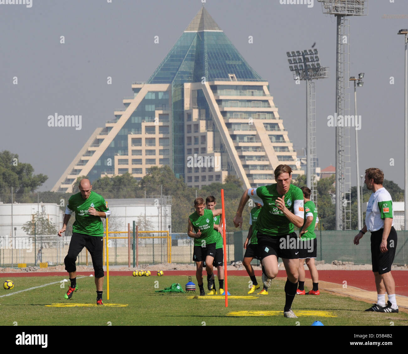 Werder Bremen's Christian Vander (L) and Tim Borowski (front R) shown in action during a training session in Dubai, United Arab Emirates, 06 January 2010. Werder Bremen prepares for the second half of the Bundesliga season. Photo: PETER KNEFFEL Stock Photo