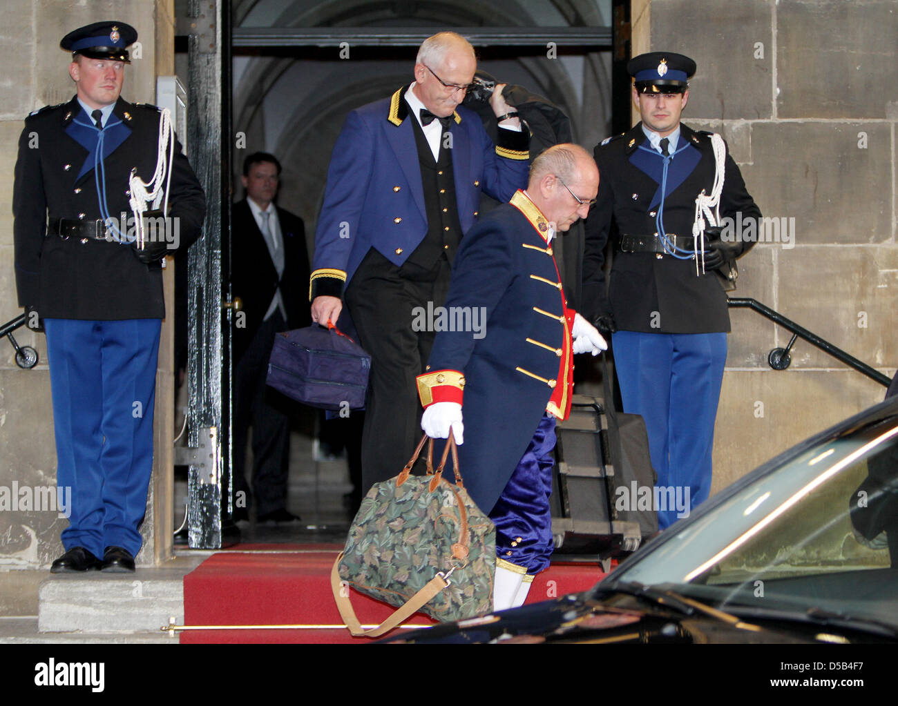 The queen and her servants hires stock photography and images Alamy