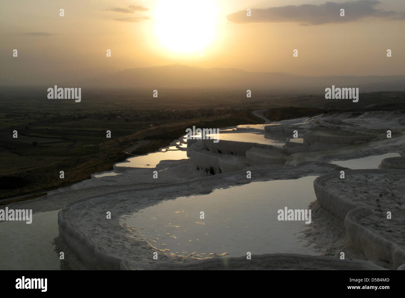 Water from thermal springs, in which the temperature lies between 30 and 40 degrees Celsius, has formed travertine terraces in Pamukkale, Turkey, 23 May 2009. The terraces are a UNESCO World Heritage Site. Photo: Tom Schulze Stock Photo