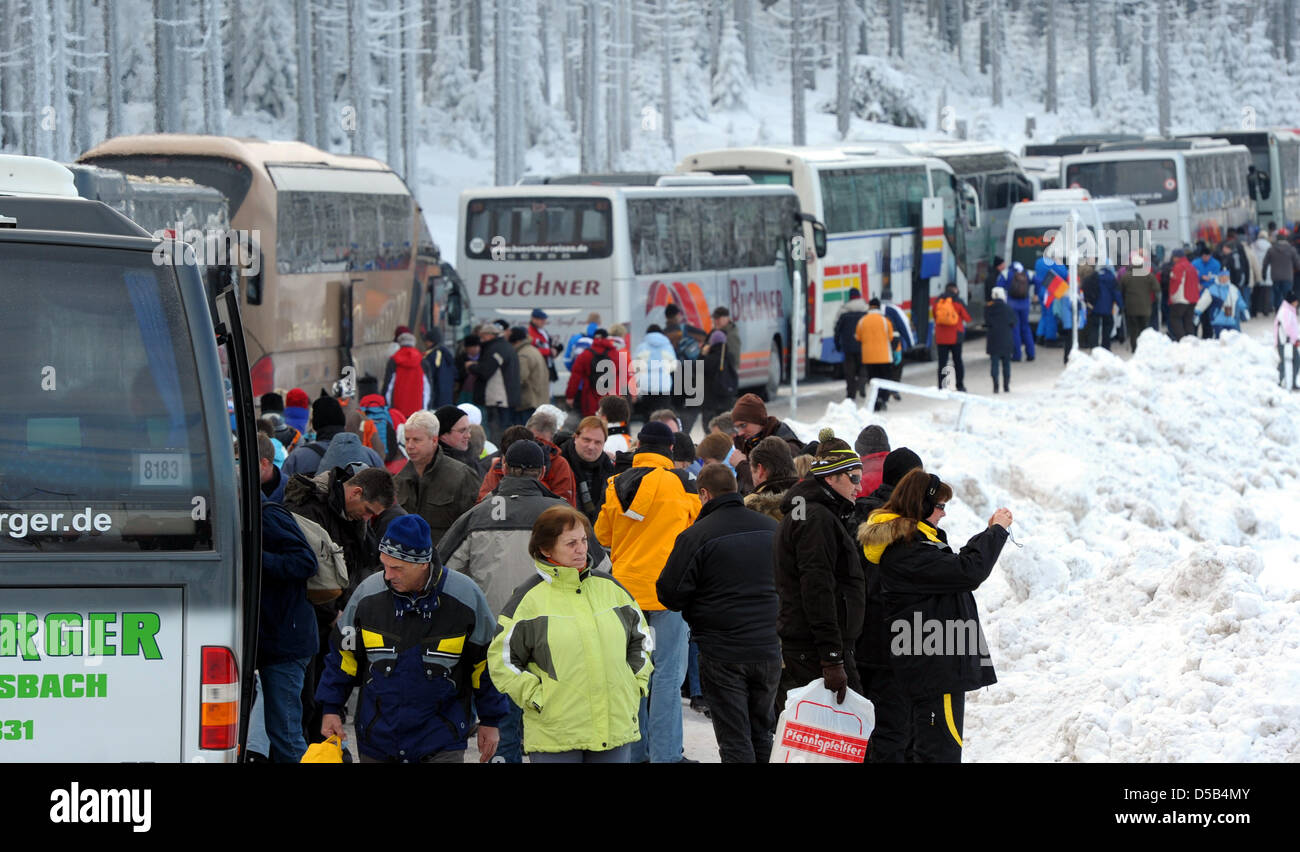 Several motor coaches bring biathlon fans to the biathlon world cup in Oberhof, Germany, 07 January 2010. Until 10 January 2010, approximately 100 000 spectators are expected in the stadium. Photo: HENDRIK SCHMIDT Stock Photo