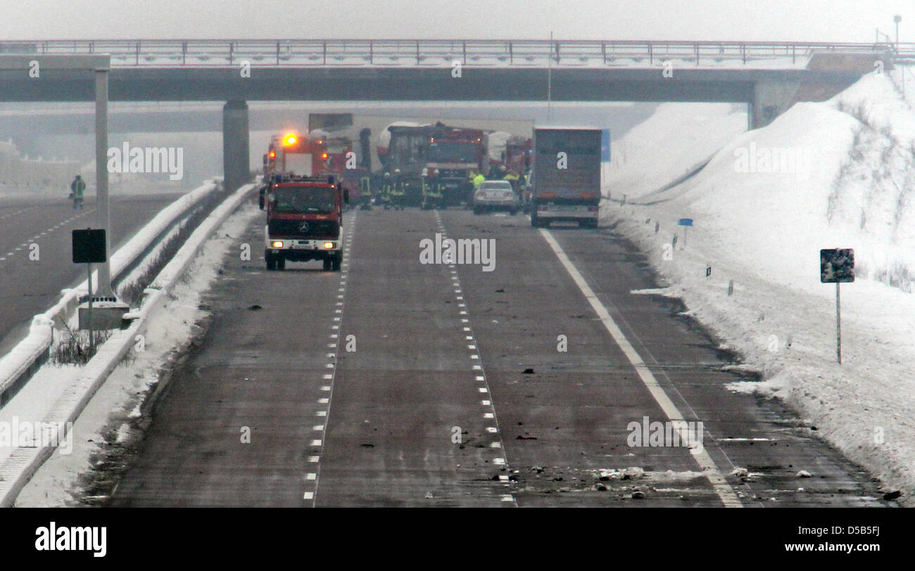 Emergency forces during scalvage works at the accident site where a lorry and a nitrogen transporter crashed on motorway A14 near Groebers, Germany, 11 January 2010. The driver of the nitrogen transporter survived, his colleague died. The A14 had to be closed for the scalvaging works. Photo: Jan Woitas Stock Photo