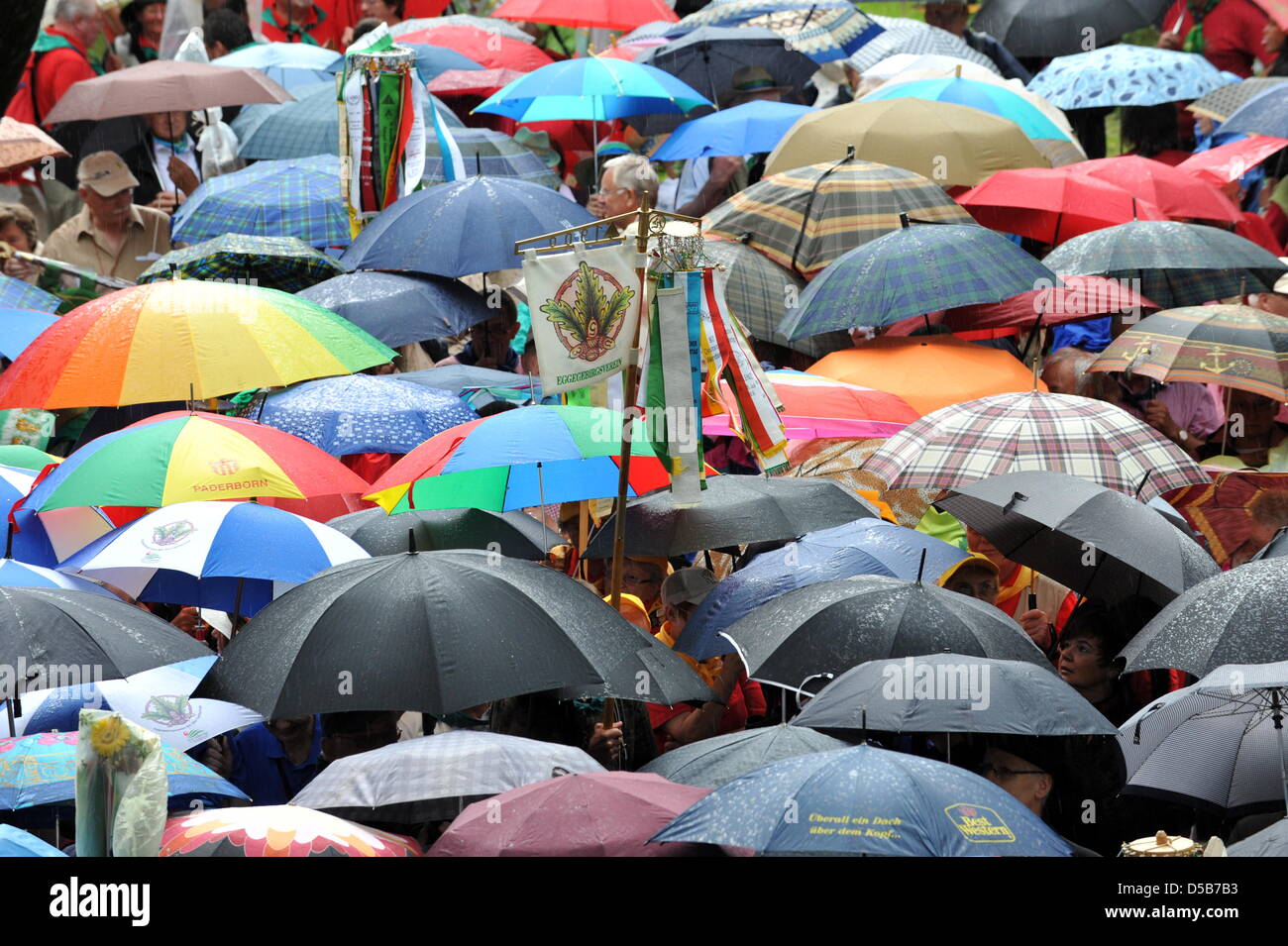Participants of the German Hiking Day wait under umbrellas for the ...