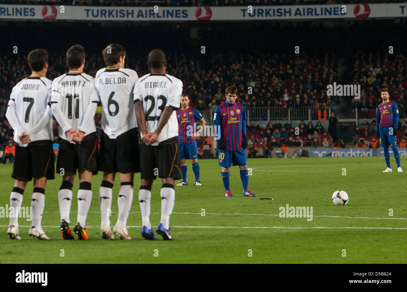 Messi free kick hi-res stock photography and images - Alamy