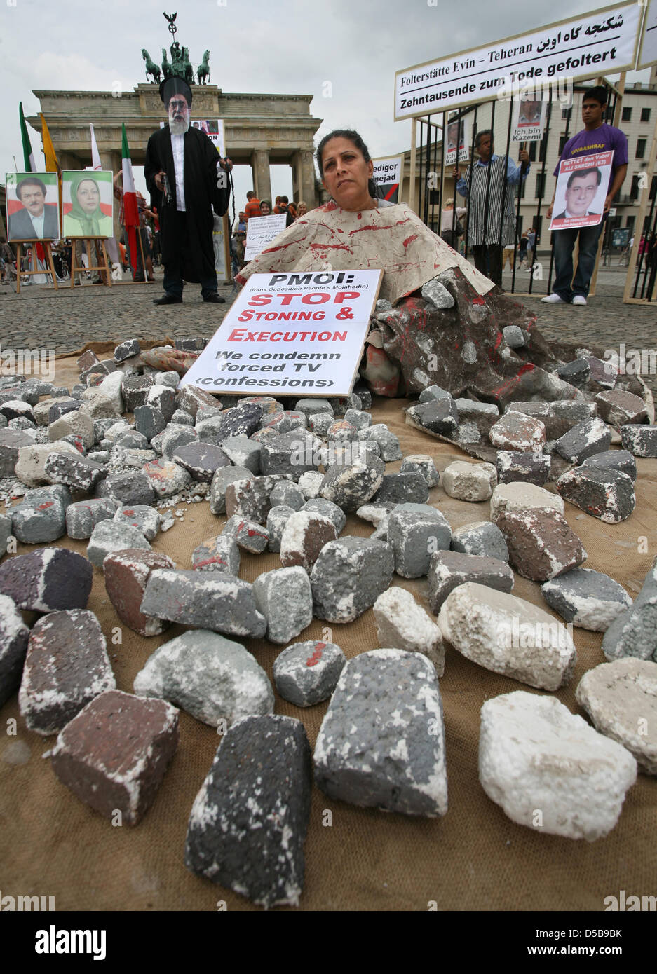 Woman stoning hi-res stock photography and images - Alamy