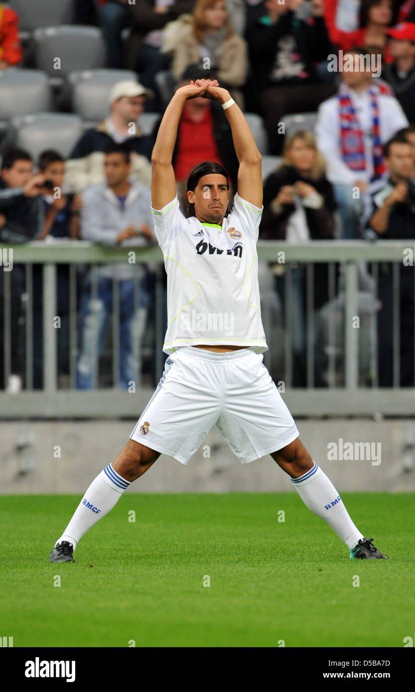Real Madrid's Sami Khedira stretches during the friendly match Bayern  Munich vs Real Madrid at Allianz Arena stadium in Munich, Germany, 13  August 2010. The match was held to vie for the