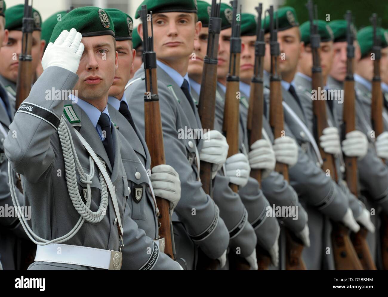 Soldiers of the guard of honour of the Bundeswehr (German military) salute in front of Bellevue Palace in Berlin, Germany, 03 August 2010. German Defence Minister Karl-Theodor zu Guttenberg wants to achieve a sweeping reform of the armed forces before the end of 2010. Decisions will be made in the autum, Guttenberg said. Photo: Tim Brakemeier dpa Stock Photo