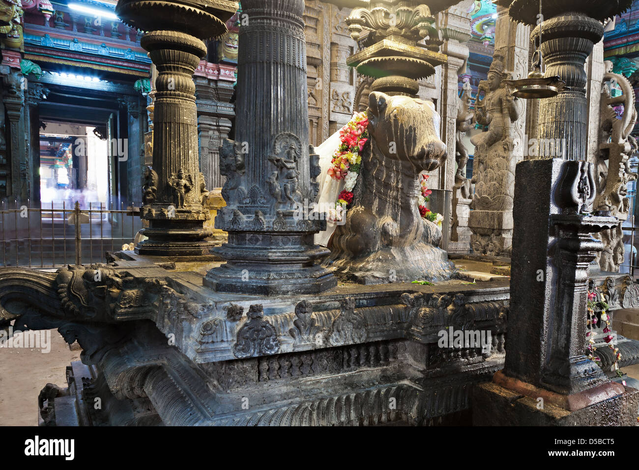 Inside meenakshi temple hi-res stock photography and images - Alamy