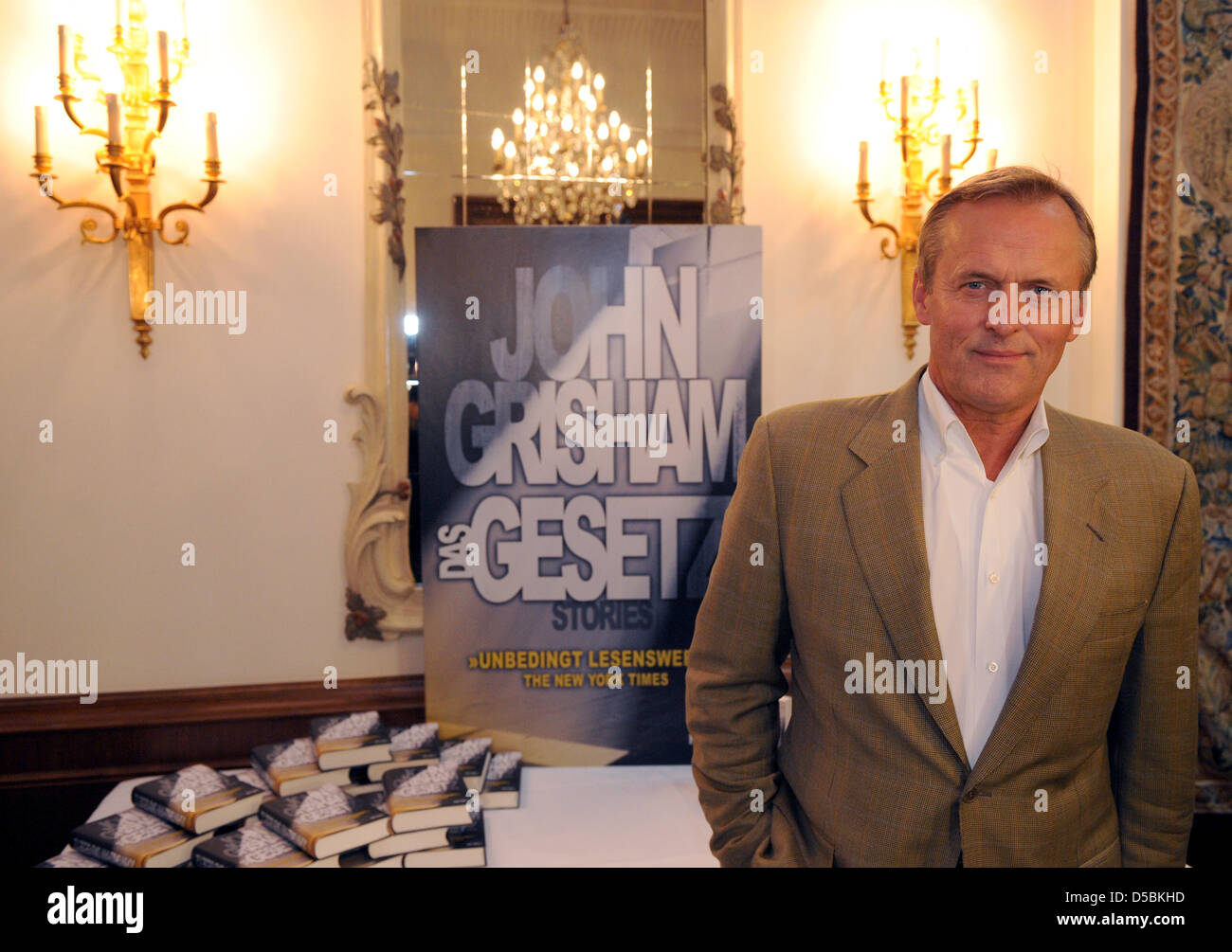 US writer John Grisham presents his new book 'Ford County' (German: Das Gesetz) during a press conference in Hamburg, Germany, 09 September 2010.    The bestseller author embarked on a reading tour in Germany for the first time, to introduce his book 'Ford County', which contains short stories. Photo: Marcus Brandt Stock Photo