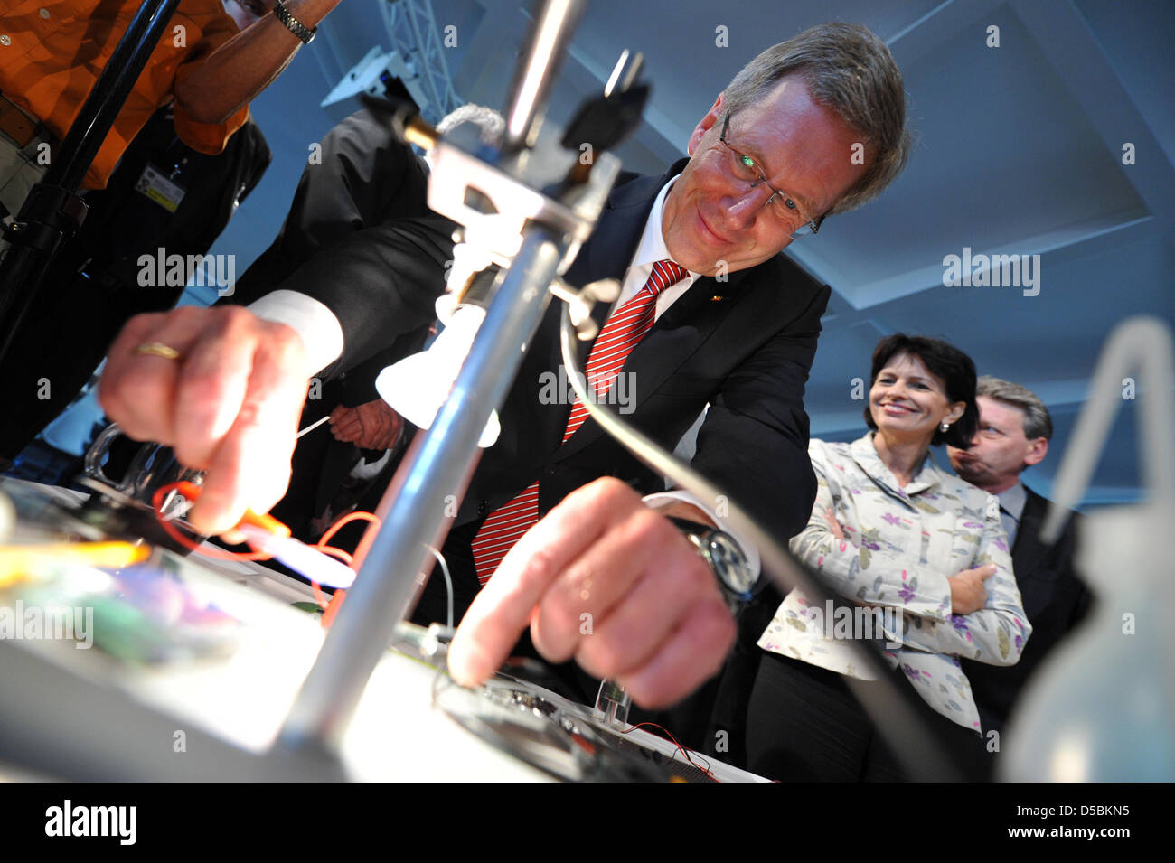 German Federal President Christian Wulff tests a solar cell with President of Switzerland, Doris Leuthard, at university 'Ecole Polythechnique Federale de Lausanne' (EPFL) in Lausanne, Switzerland, 9 September 2010. The newly elected German Federal President has arrived for his first state visit to Switzerland. Photo: RAINER JENSEN Stock Photo