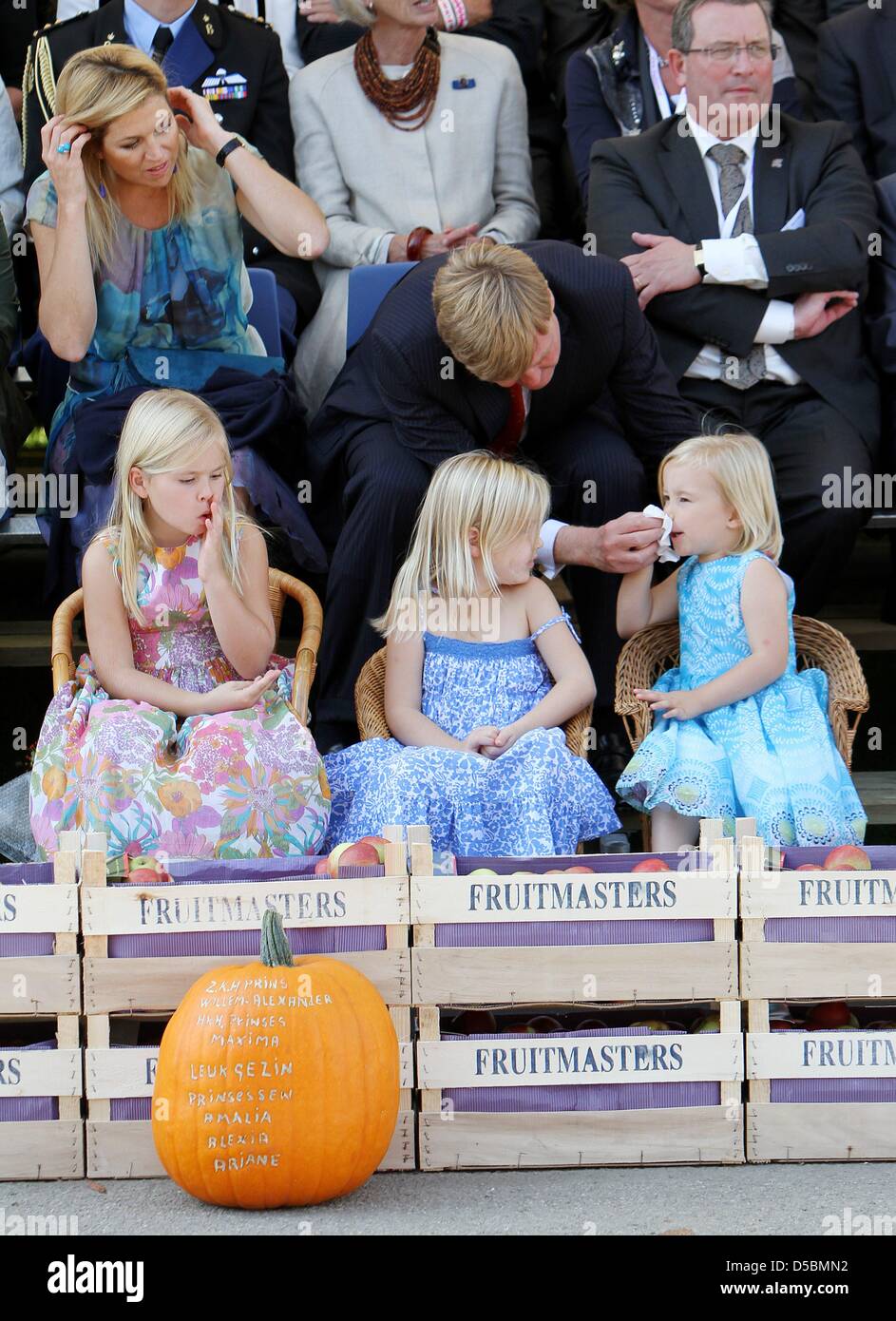 Prince Willem-Alexander (C), Crown Princess Maxima (L) and their children  Princess Amalia (L), Alexia and Ariane (R) attend the '50th Fruitcorso' in  Tiel, the Netherlands, 11 September 2010. Photo: Patrick van Katwijk