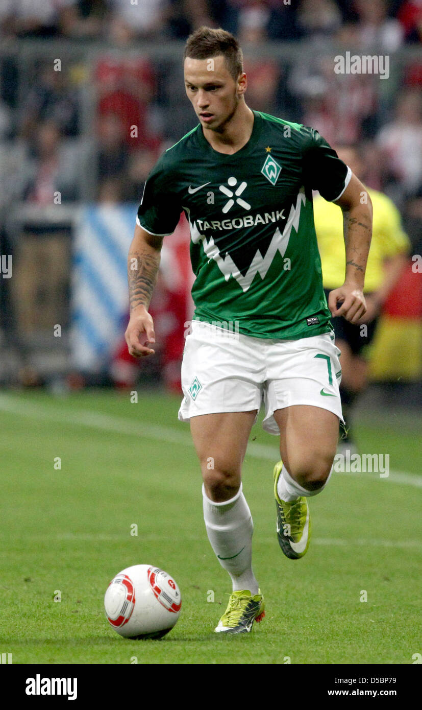 Bremen's Marko Arnautovic controls the ball during German ...