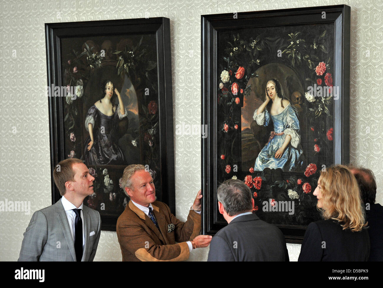 Thomas Weiss (2-L) presents the portraits of Countess Albertine Agnes of Orange-Nassau (L) and Princess Marie of Orange-Nassau (R) by Dutch painter Jan Mijtens ((1613/14-1670) at Oranienbaum Palace in Oranienbaum, Germany, 14 September 2010. After 200 years, the two precious paintings are back at the palace listed as UNESCO World Heritage Site. They were purchased from the royal Ho Stock Photo