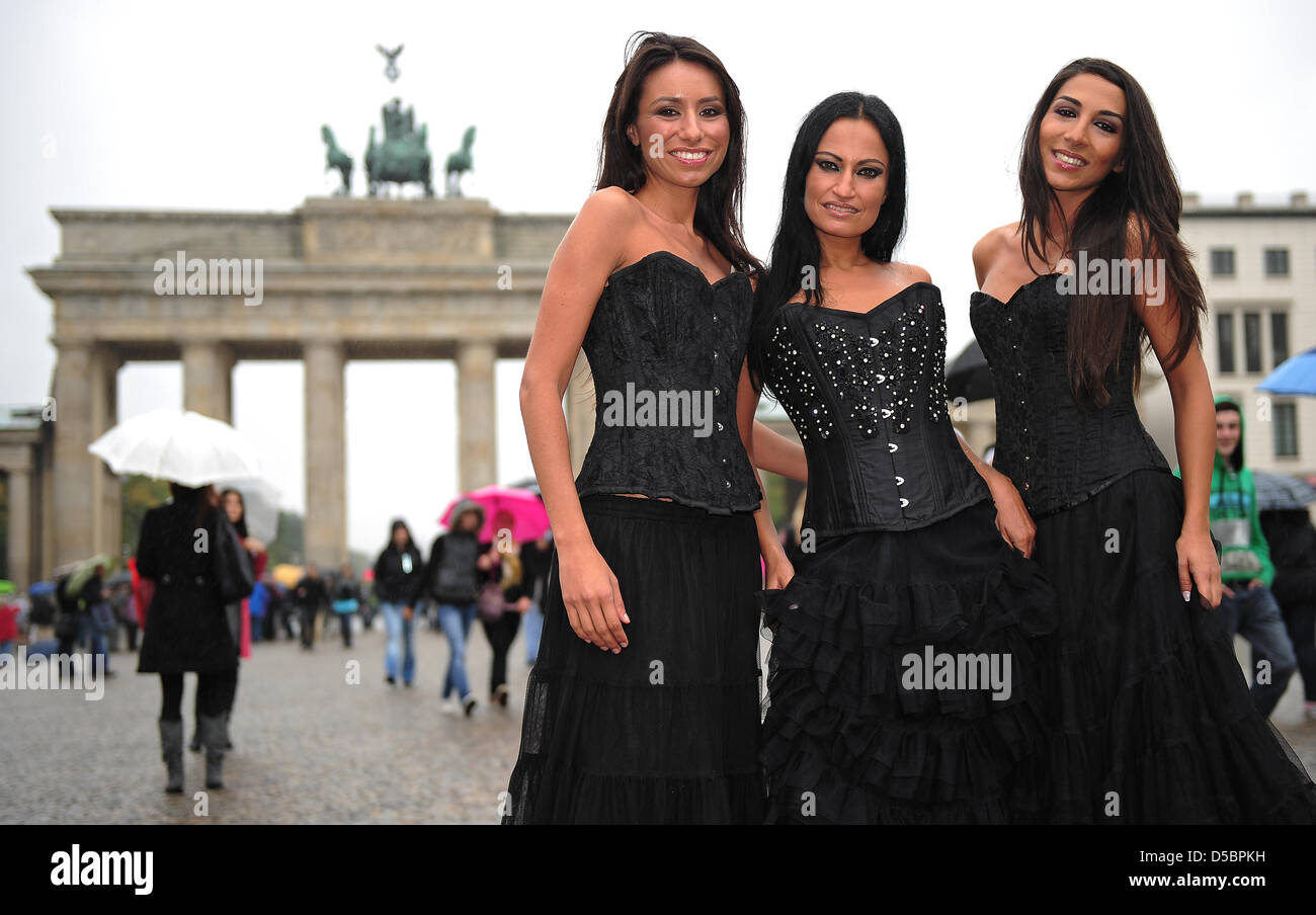 L-R) Mara Tanchi, Giorgia Villa and Stefania Francabandiera of Italian  soprano trio 'Appassionante' pose in front of Brandenburg Gate in Berlin,  14 September 2010. They are promoting a song that is used