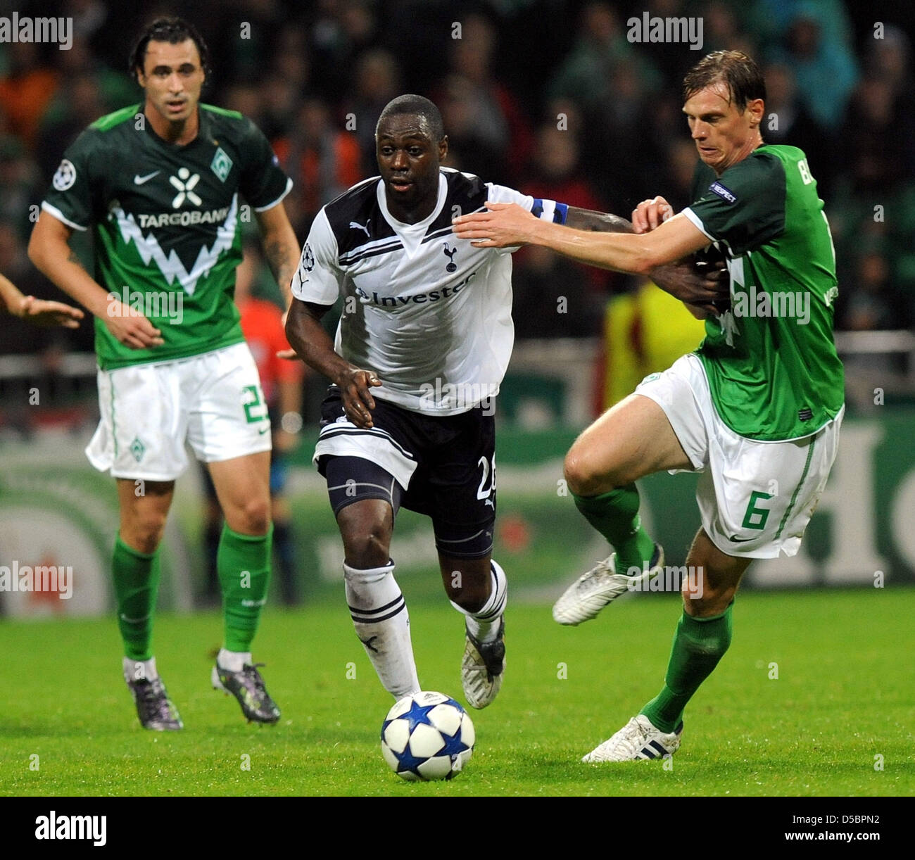 Werder Bremen faces Tottenham Hotspur in the Champions League Group A at the Weser Stadiun in Bremen, Germany, 14 September 2010. Hugo Almeida (L) and Tim Borowski (R) of Bremen vie for the ball with Tottenham's Ledley King. Photo: Ingo Wagner Stock Photo