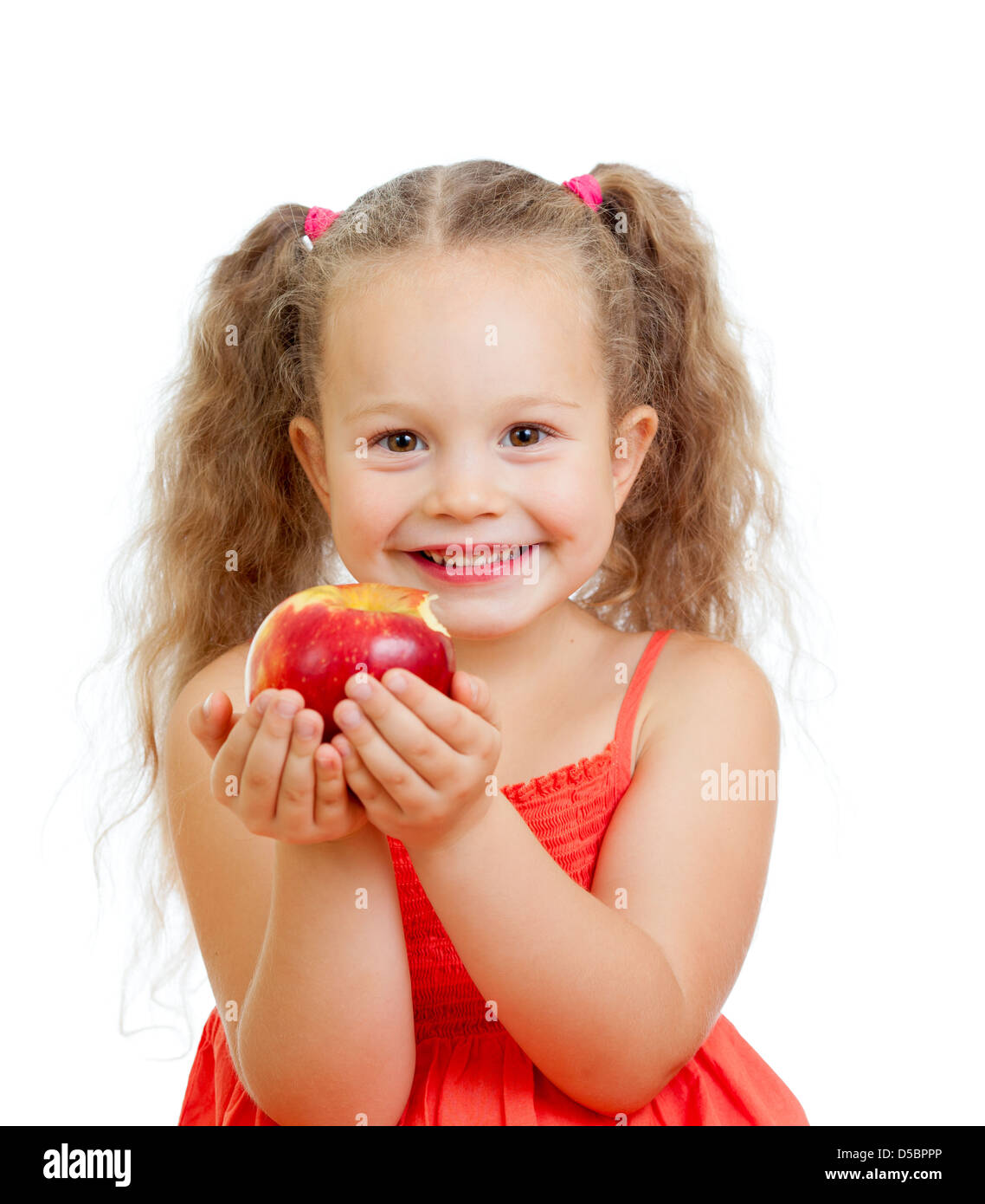 Мама ест яблоко. Ребенок ест яблоко. Девочка с яблоками. Ребенок ест фрукты. Маленькая девочка ест яблоко.