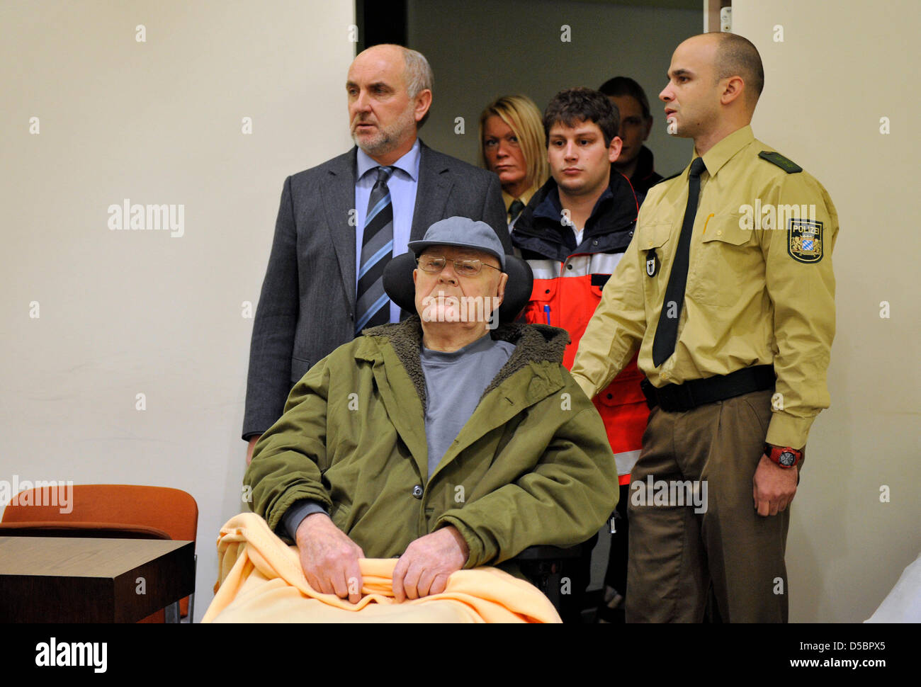 Alleged Nazi war criminal John Demyanyuk (C) is brought to the courtroom of the District Court in Munich, Germany, 13 January 2010. The trial against 89-year-old Demyanyuk continued with an expert's hearing on the role of volunteers in the Nazi concentration camps. Photo: ANDREAS GEBERT Stock Photo