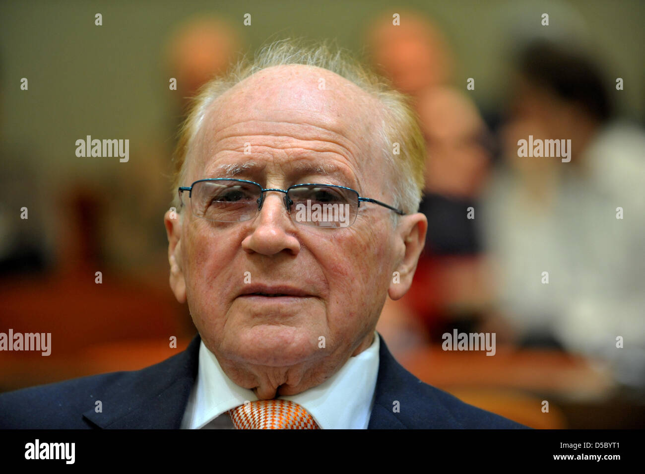 Joint plaintiff Philip Bialowitz sits in the court room of the District Court in Munich, Germany, 21 January 2010. 89-year-old Demyanyuk (not pictured) is accused of abetting the murder of 27,900 Jews in the concentration camp Sobibor in 1943. The hearing of survivors of Sobibor continues on 21 January. Photo: FRANK LEONHARDT Stock Photo