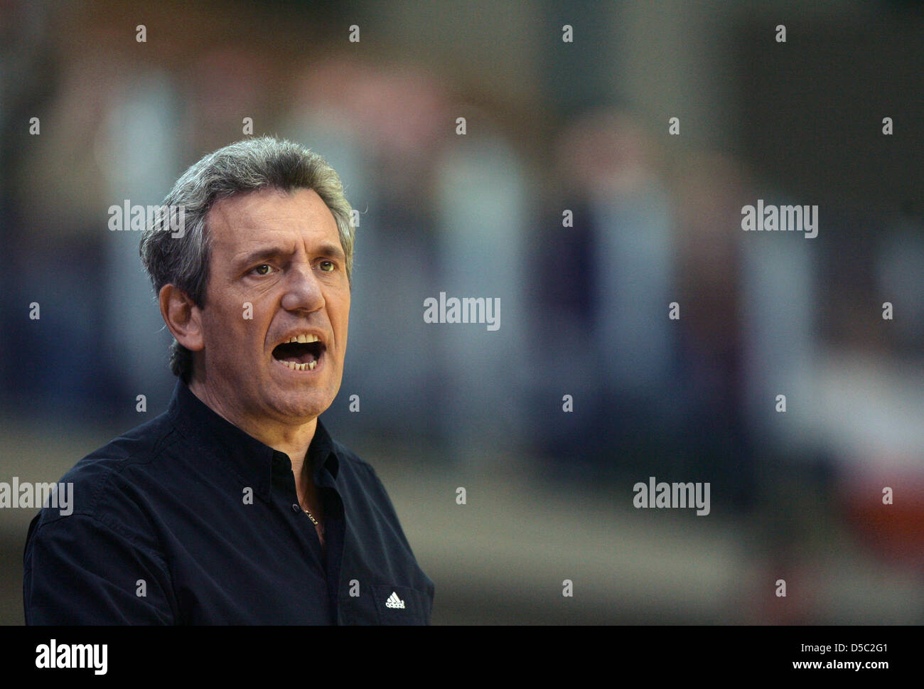 French head coach Claude Onesta pictured at the sideline during the Handball Euro 2010 group 2 main round match Slovenia vs France in Innsbruck, Austria, 26 January 2010. Photo: Jens Wolf Stock Photo