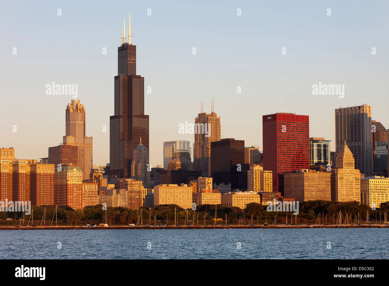 LAKE SHORE SKYLINE DOWNTOWN CHICAGO ILLINOIS USA Stock Photo - Alamy