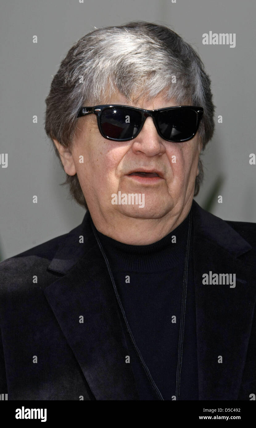 US musician Phil Everly of the Everly Brothers poses during the ceremony of Roy Orbison's posthumously honour with a star on the Hollywood Walk of Fame in Hollywood, Los Angeles, USA, 29 January 2010. Photo: Hubert Boesl Stock Photo