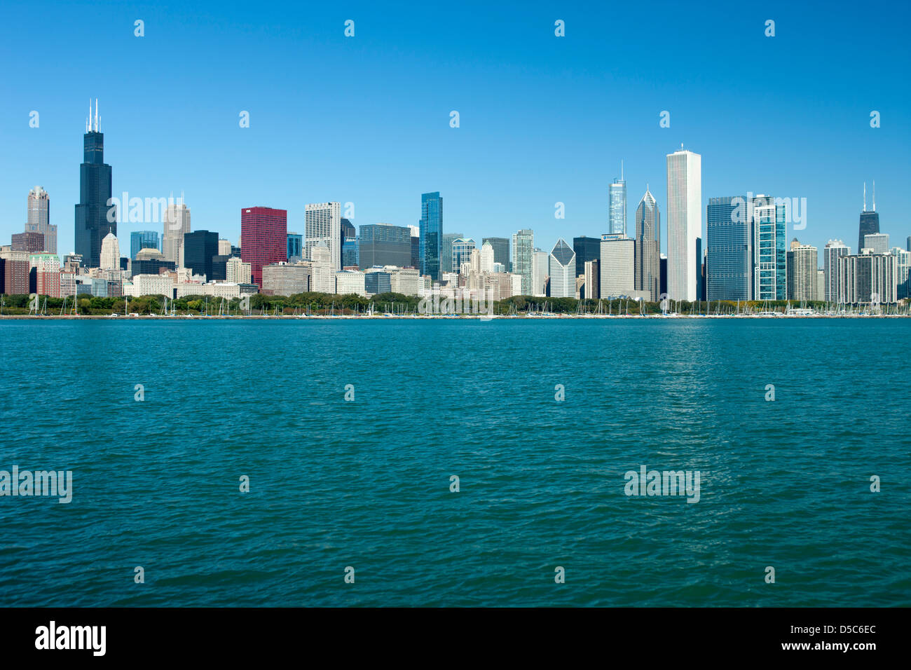 LAKE SHORE SKYLINE DOWNTOWN CHICAGO ILLINOIS USA Stock Photo - Alamy