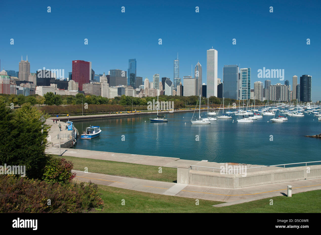 LAKE SHORE SKYLINE DOWNTOWN CHICAGO ILLINOIS USA Stock Photo - Alamy