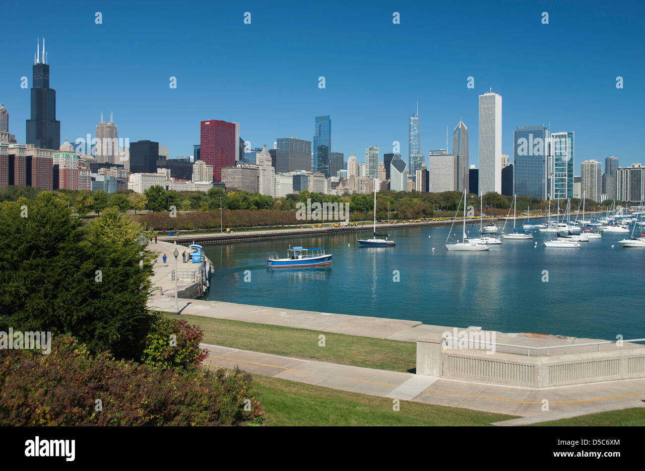 LAKE SHORE SKYLINE DOWNTOWN CHICAGO ILLINOIS USA Stock Photo - Alamy