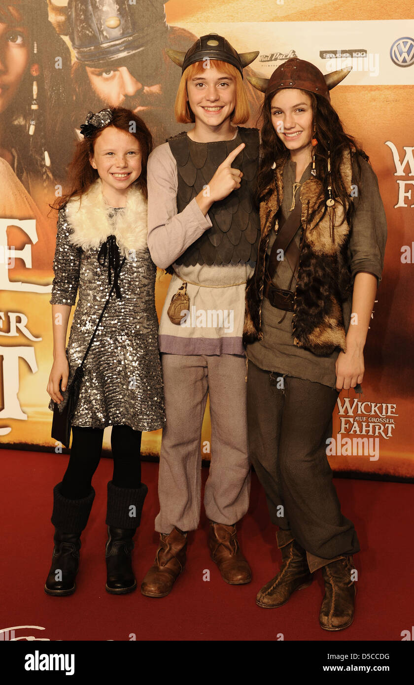 Jadea Mercedes Diaz Jonas Haemmerle and Valeria Eisenbart at the premiere of the movie 'Wickie auf grosser Fahrt' at Mathaeser Stock Photo