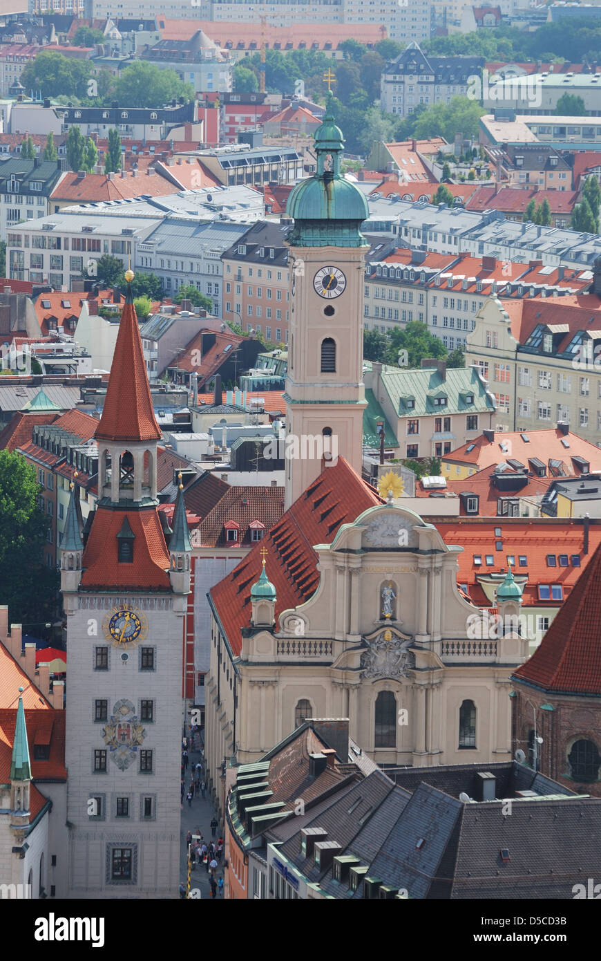 Old city house of Munich and St. Peter church. Stock Photo