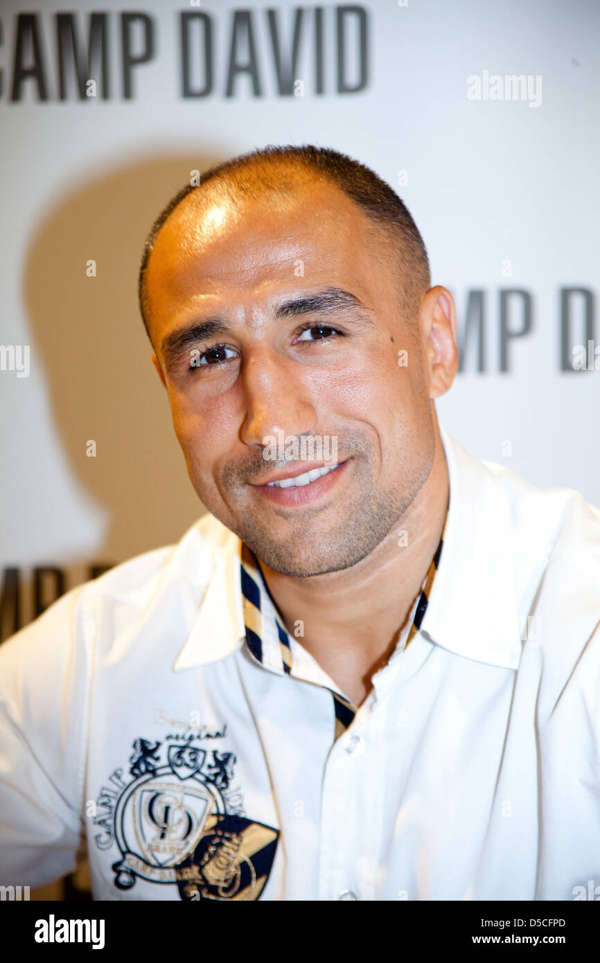 Arthur Abraham signing autographs at Camp David-Store at Shopping-Center  Hamburger Meile. Hamburg, Germany - 18.08.2011 Stock Photo - Alamy