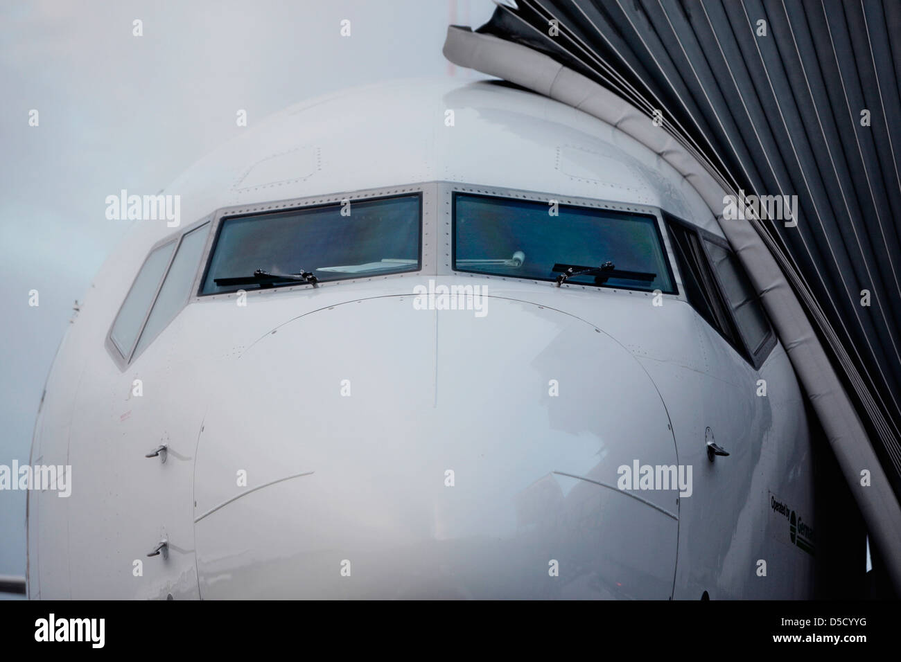 Plane gate hi-res stock photography and images - Alamy