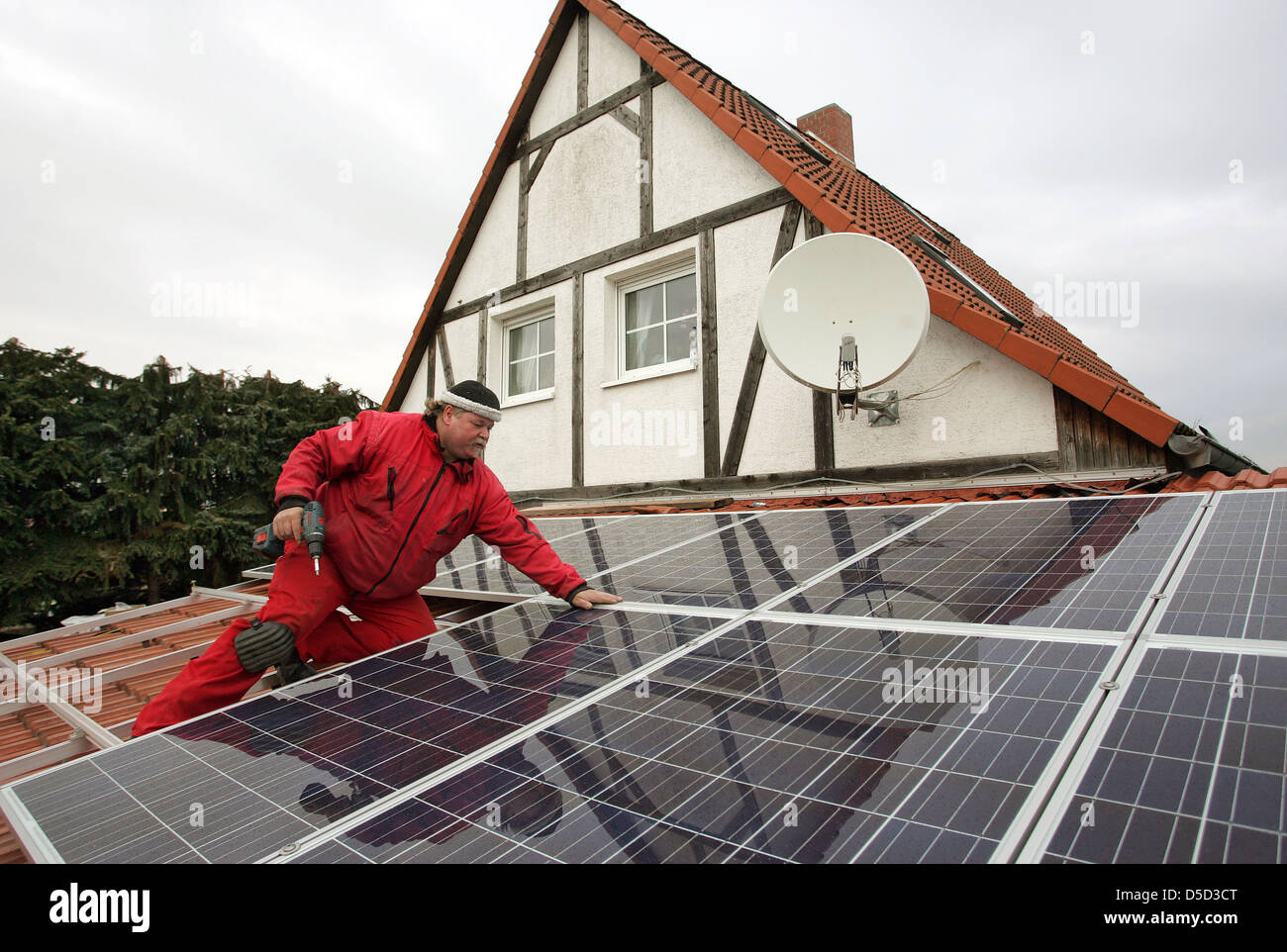 Magdeburg, Germany, installing a solar power system on the roof of a family home Stock Photo
