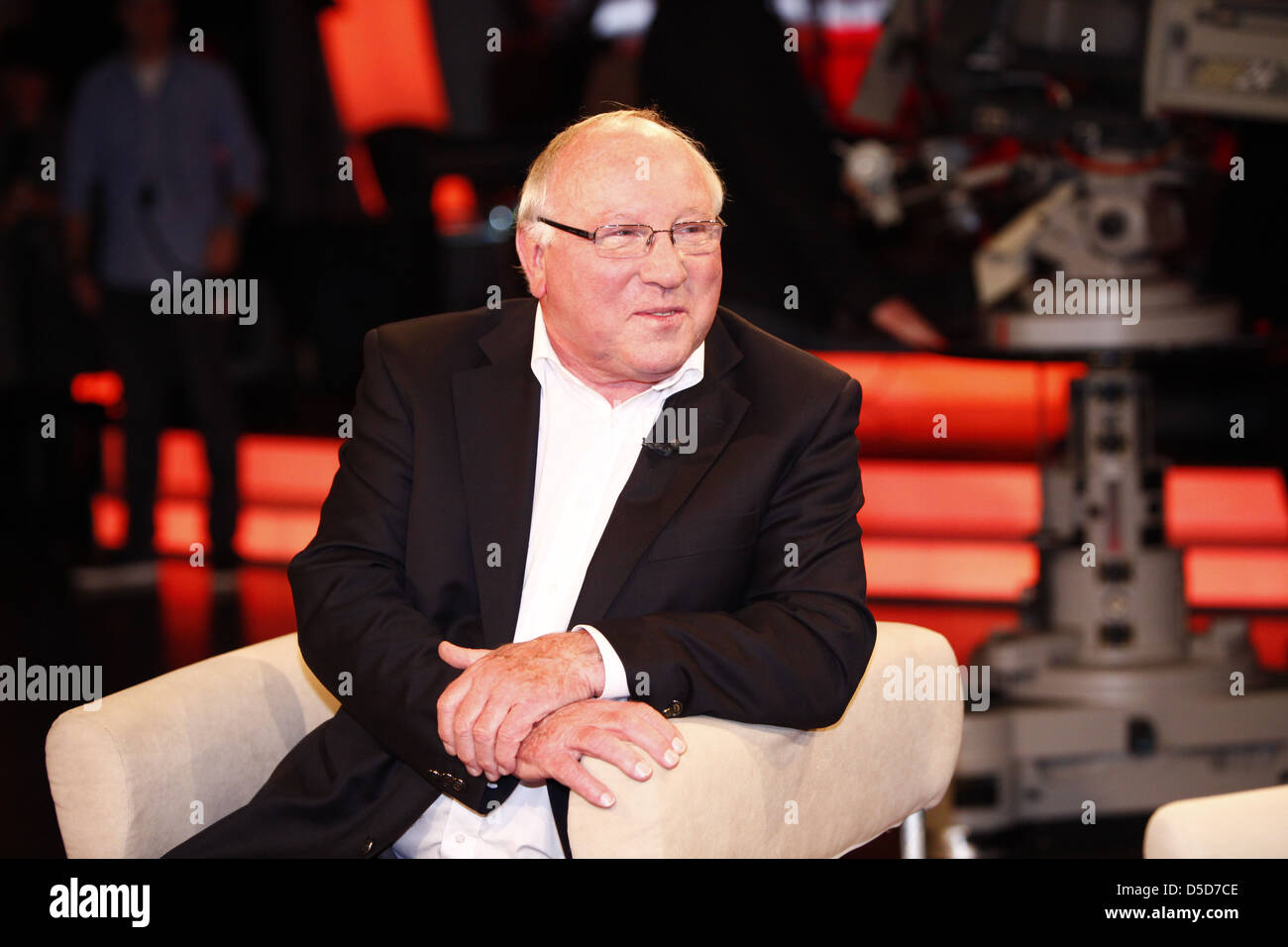 Uwe Seeler at Radio Bremen TV talkshow '3nach9' at Radio Bremen studios.  Bremen, Germany - 28.10.2011 Stock Photo - Alamy